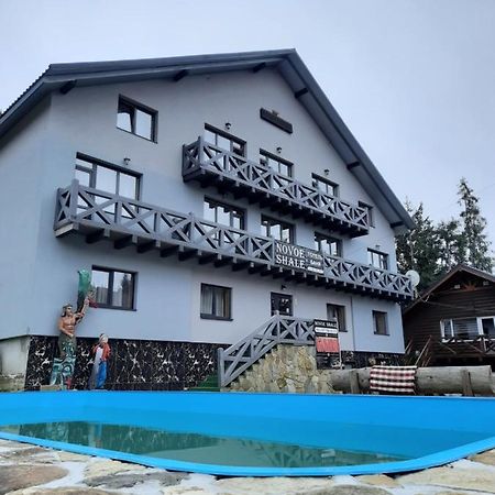 Hotel Novoe Shale ヤブルニツァ エクステリア 写真