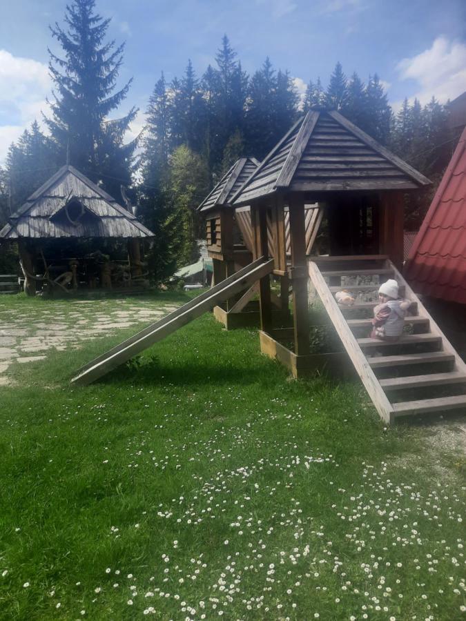 Hotel Novoe Shale ヤブルニツァ エクステリア 写真
