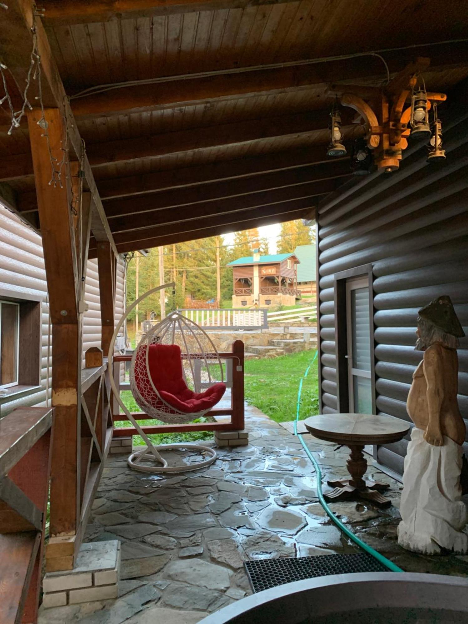Hotel Novoe Shale ヤブルニツァ エクステリア 写真