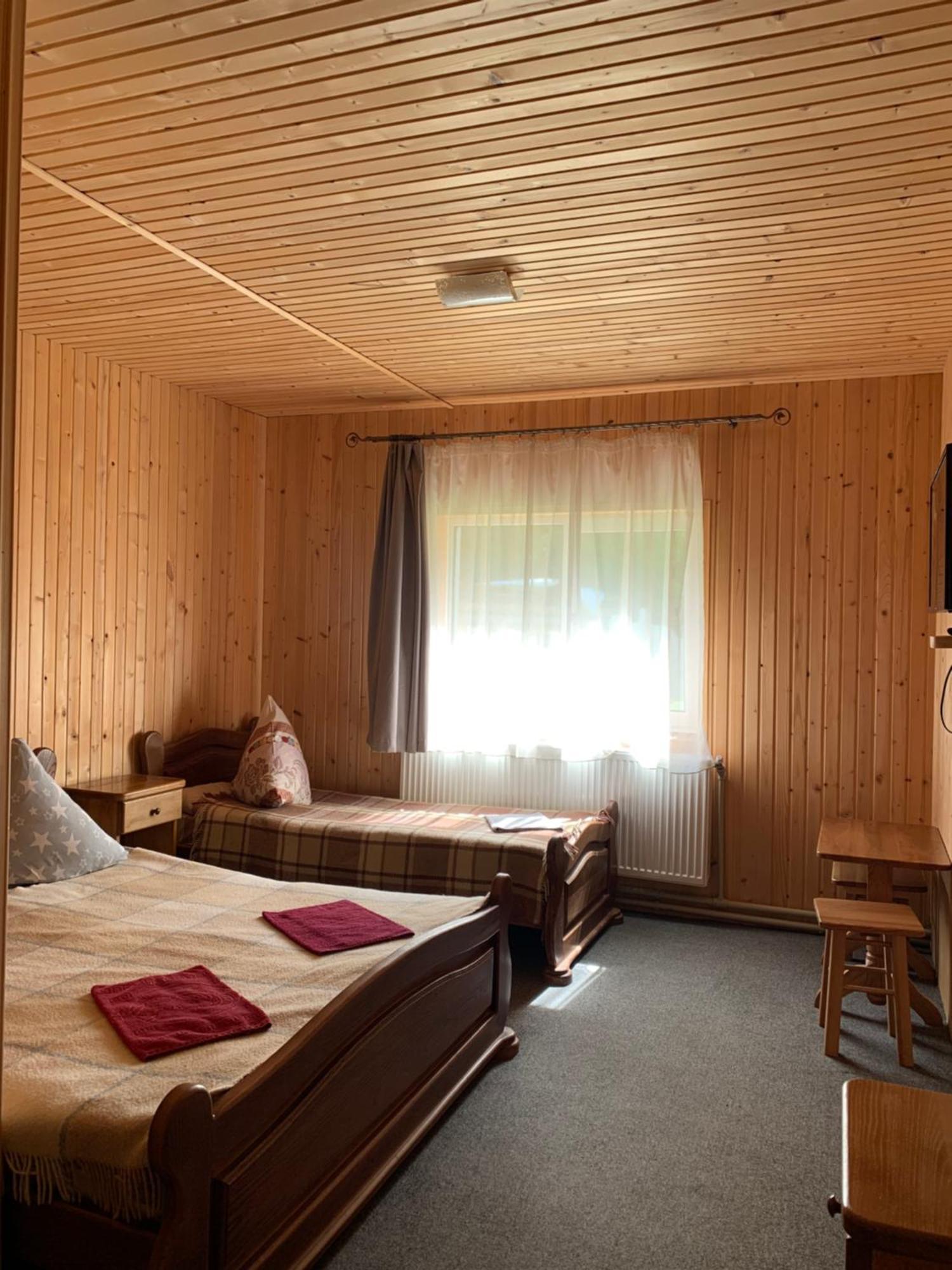Hotel Novoe Shale ヤブルニツァ エクステリア 写真