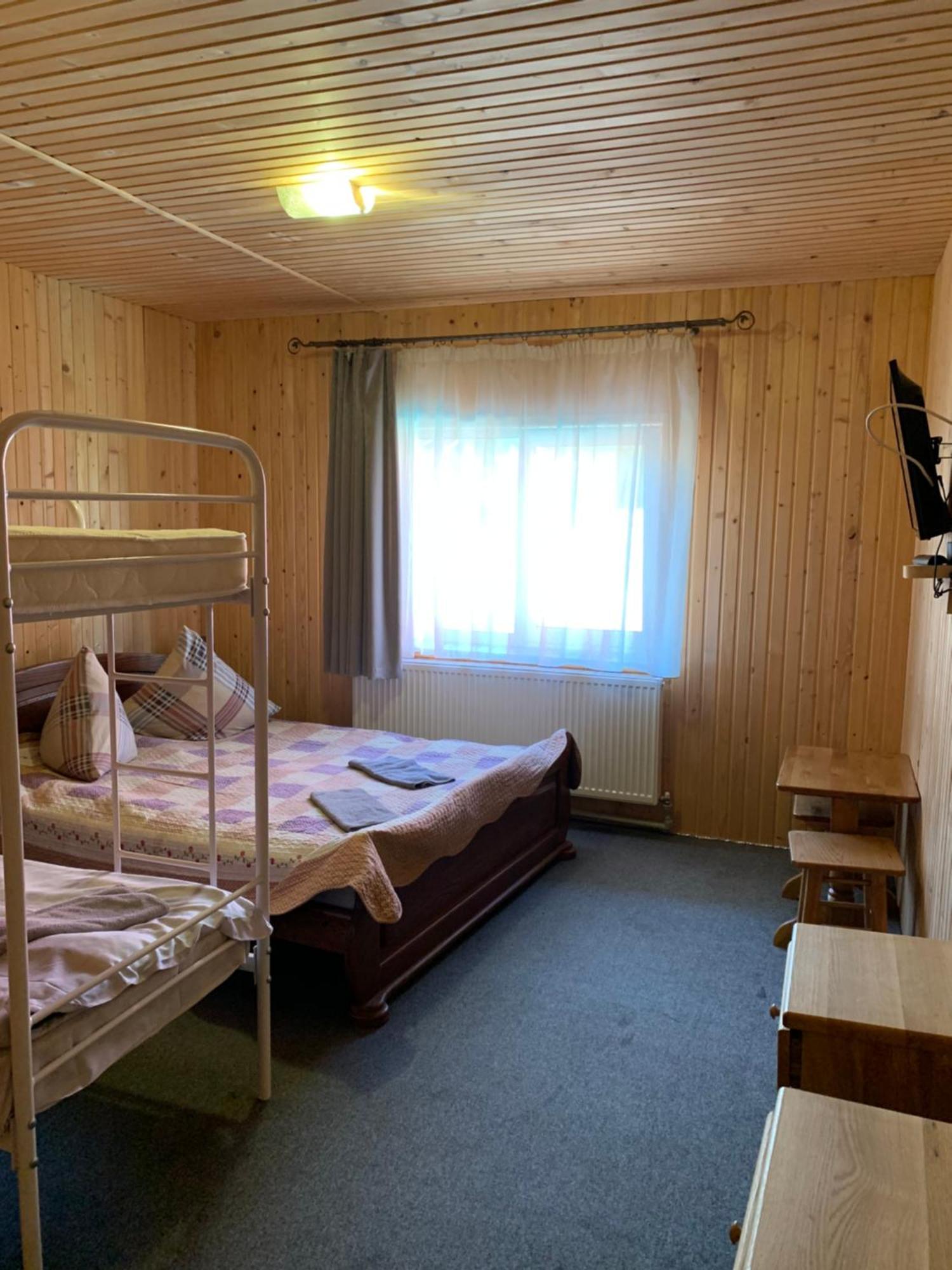 Hotel Novoe Shale ヤブルニツァ エクステリア 写真