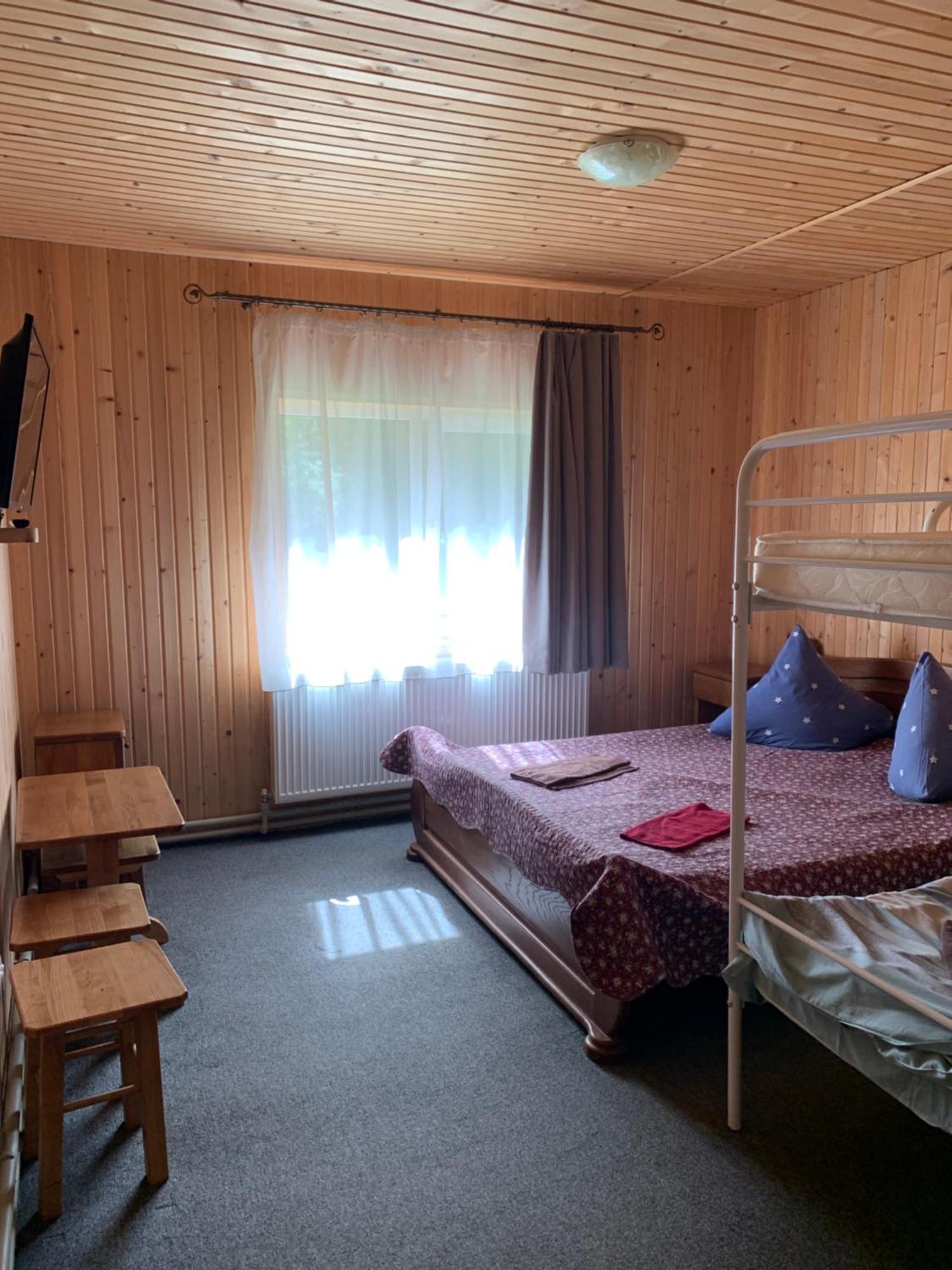 Hotel Novoe Shale ヤブルニツァ エクステリア 写真
