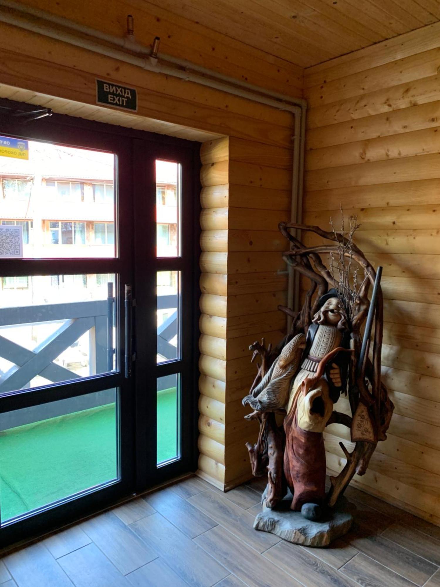 Hotel Novoe Shale ヤブルニツァ エクステリア 写真