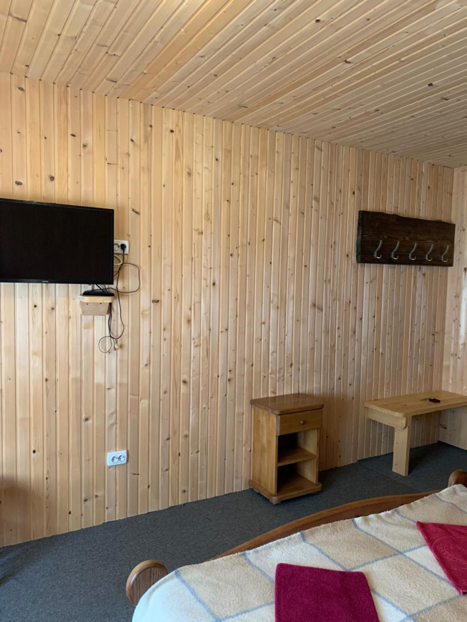 Hotel Novoe Shale ヤブルニツァ エクステリア 写真