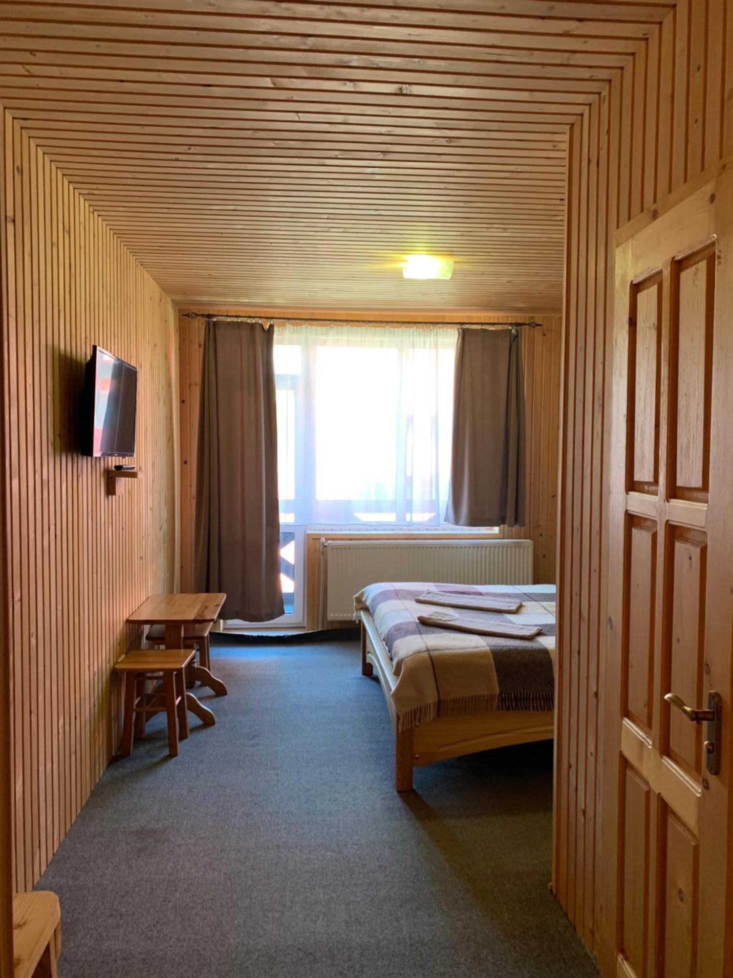 Hotel Novoe Shale ヤブルニツァ エクステリア 写真
