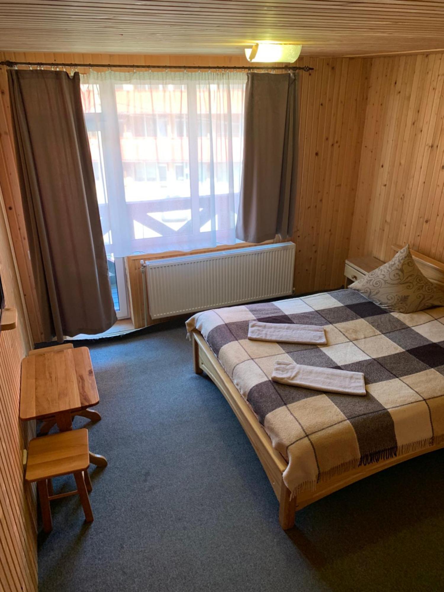 Hotel Novoe Shale ヤブルニツァ エクステリア 写真