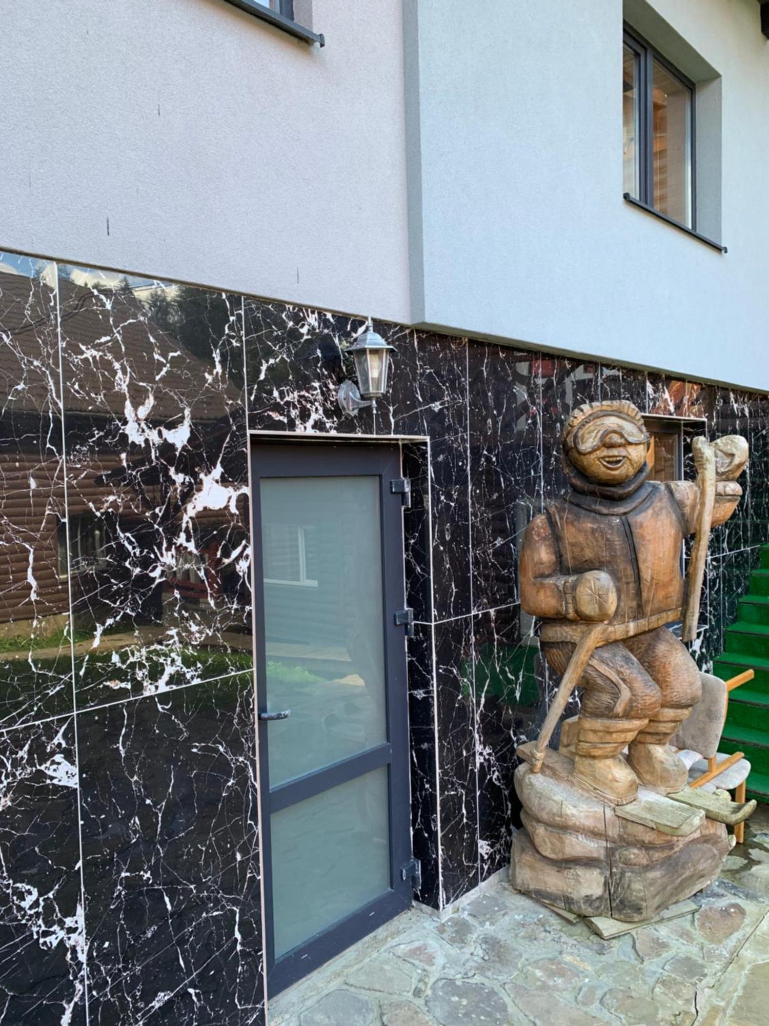 Hotel Novoe Shale ヤブルニツァ エクステリア 写真