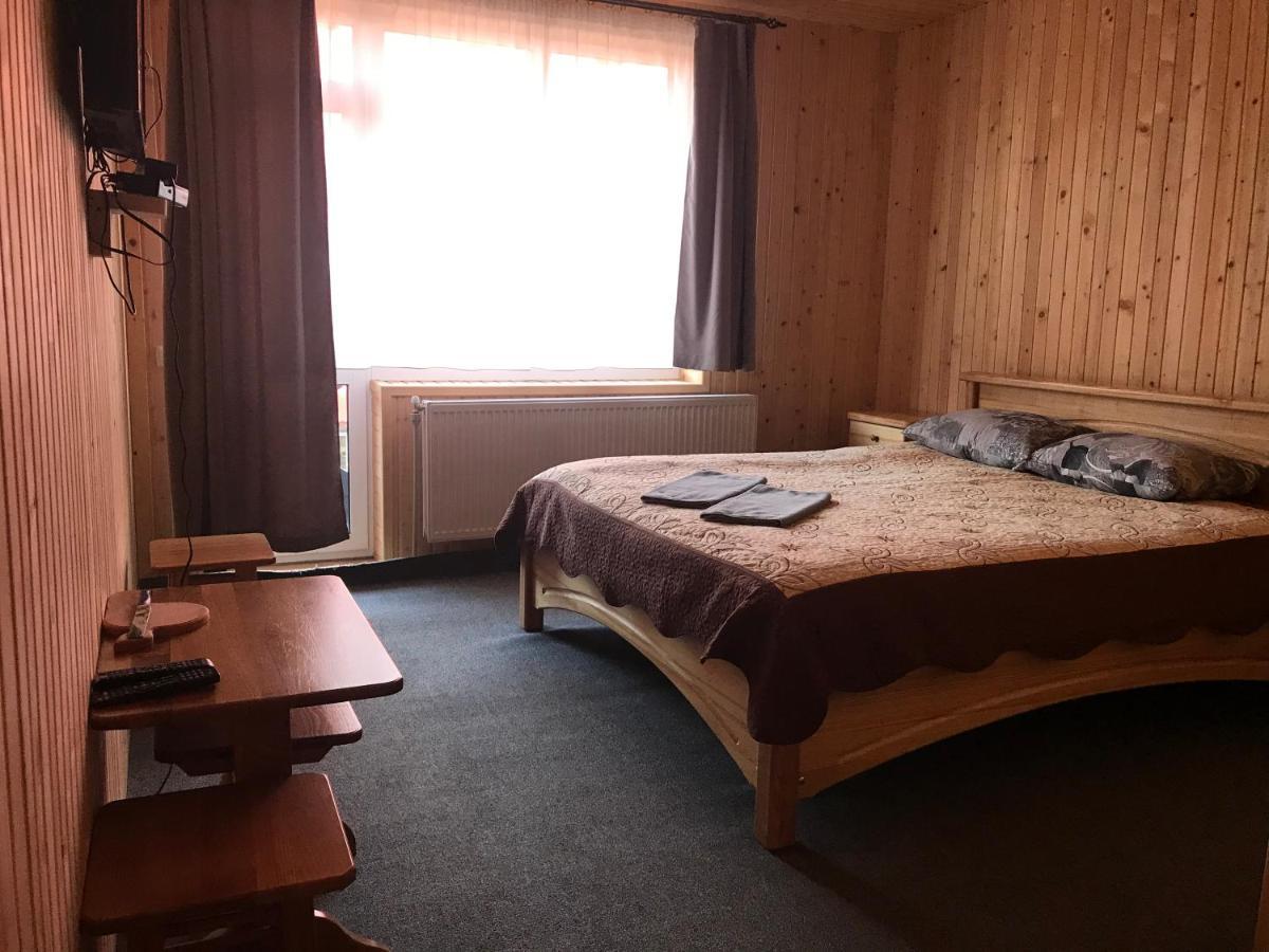 Hotel Novoe Shale ヤブルニツァ エクステリア 写真